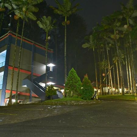 Surya Hotel & Resort Baturraden Zewnętrze zdjęcie