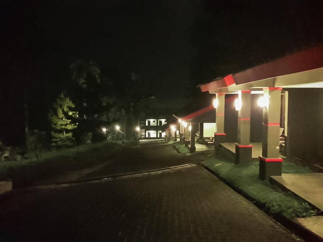 Surya Hotel & Resort Baturraden Zewnętrze zdjęcie