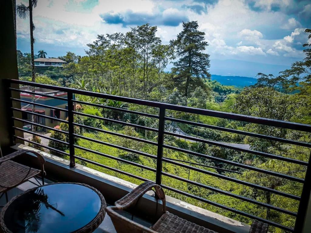 Surya Hotel & Resort Baturraden Zewnętrze zdjęcie