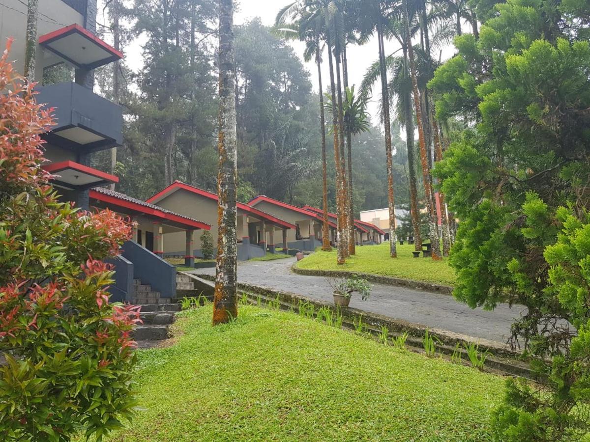 Surya Hotel & Resort Baturraden Zewnętrze zdjęcie