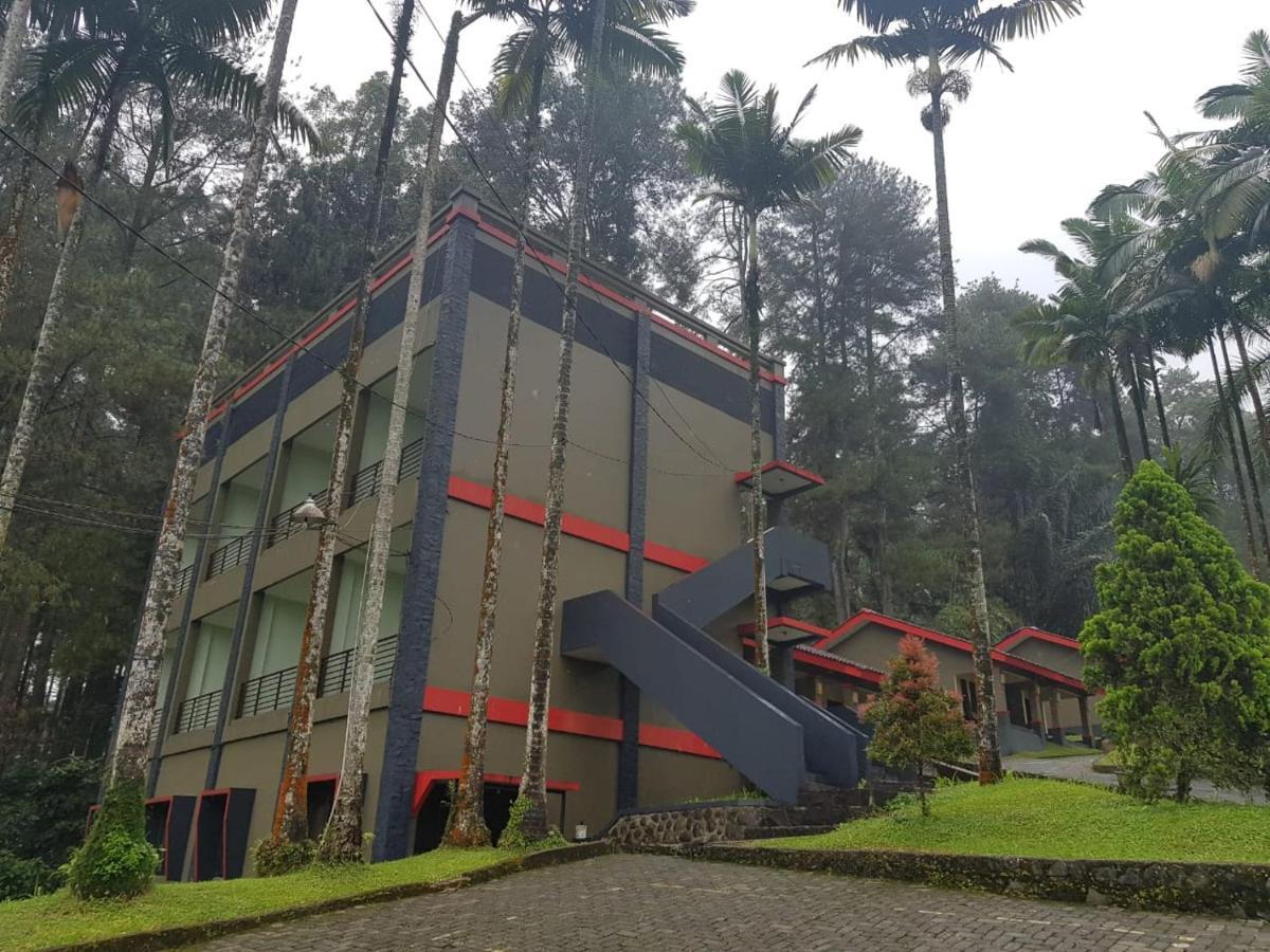 Surya Hotel & Resort Baturraden Zewnętrze zdjęcie