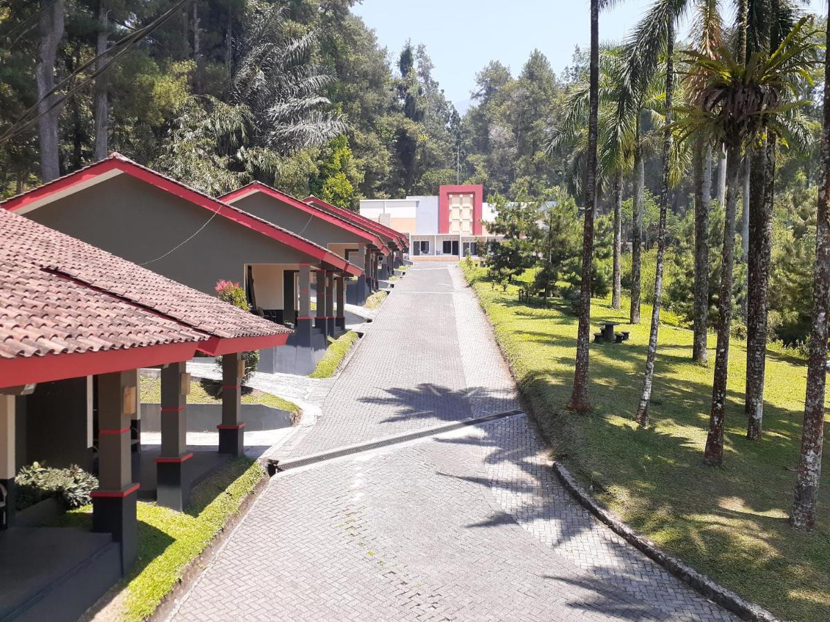 Surya Hotel & Resort Baturraden Zewnętrze zdjęcie